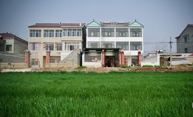 Làng lúa đổi đời nhờ nghề... may đồ lót - 3
Công nhân trong mỗi nhà xưởng như thế này có thể may 2.000 sản phẩm đồ lót mỗi ngày. (Ảnh: SMCP)