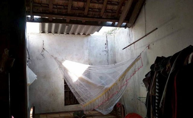 Lốc xoáy liên tục xuất hiện, nhiều địa phương bị ảnh hưởng nặng nề - 5 Lốc xoáy liên tục xuất hiện, nhiều địa phương bị ảnh hưởng nặng nề - 5