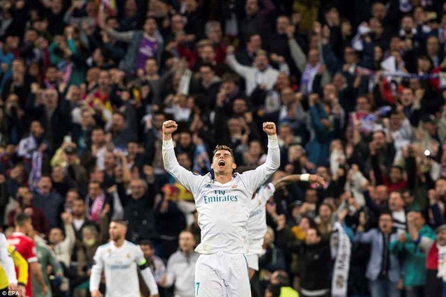 Những khoảnh khắc kinh điển ở đại chiến Real Madrid 2-2 Bayern Munich - 1
C.Ronaldo đã có một trận đấu vô duyên khi bỏ lỡ hai cơ hội và thể hiện phong độ nhạt nhòa