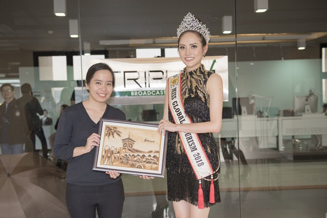 Nữ hoàng Du lịch toàn cầu 2018 về nước sau sự cố “quên” trao vương miện - 13 Hoa hậu cho biết cô cũng sẽ dùng chiến tích mình có được để làm hết sức mình giúp quảng bá du lịch Việt Nam và mang hình ảnh của đất nước đến gần hơn với bạn bè quốc tế...