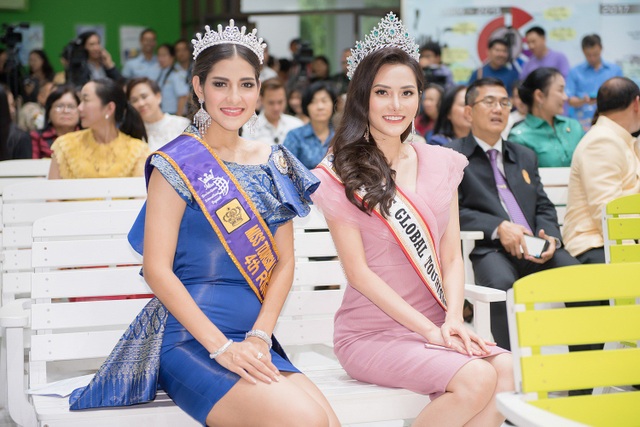 Nữ hoàng Du lịch toàn cầu 2018 về nước sau sự cố “quên” trao vương miện - 11 Vẫn giữ tinh thần thoải mái và rạng ngời dù lịch hoạt động dày đặc kể từ ngày đầu cuộc thi, Diệu Linh tự tin đọ dáng và khoe vẻ đẹp không góc chết trong các hoạt động ghi hình, quay clip.