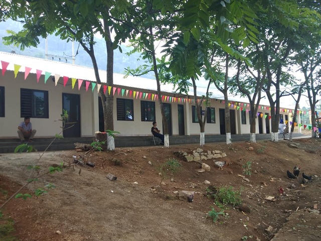 Khánh thành công trình phòng học và nhà công vụ Dân trí thứ 16 tại Cao Bằng - 5 Khánh thành công trình phòng học và nhà công vụ Dân trí thứ 16 tại Cao Bằng - 5