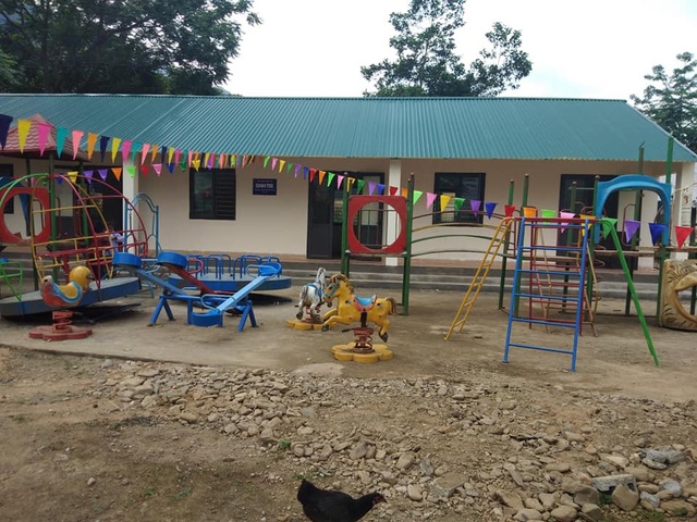 Khánh thành công trình phòng học và nhà công vụ Dân trí thứ 16 tại Cao Bằng - 16
2 phòng học và 1 phòng hội đồng khang trang sạch đẹp tại Trường mầm non Nà Kiềng chính thức đưa vào sử dụng