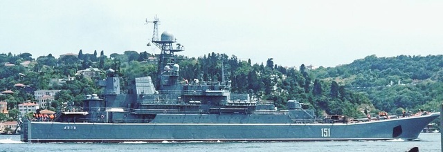 Tàu Nga bị nghi tiếp tục chuyển thiết bị quân sự tới Syria - 1 Tàu Hải quân Nga bị nghi chở vũ khí tới cảng Tartus của Syria hôm 20/5 (Ảnh: Almasdar News)