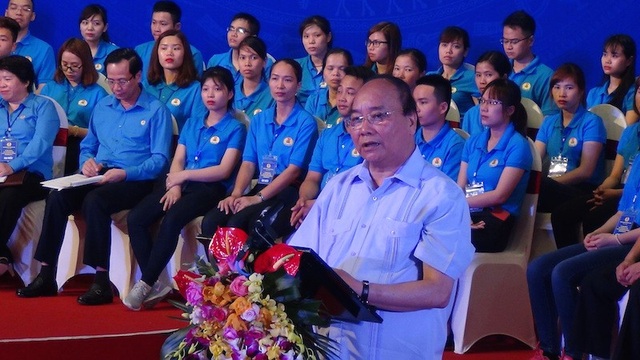 Thủ tướng đối thoại với gần 1.000 công nhân lao động vùng đồng bằng sông Hồng - 3 Thủ tướng Nguyễn Xuân Phúc phát biểu tại buổi gặp gỡ, giao lưu với công nhân