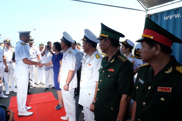 Tàu khu trục Hải quân Ấn Độ đến thăm Đà Nẵng - 1 Lễ đón đoàn được tổ chức trọng thể tại cảng Tiên Sa