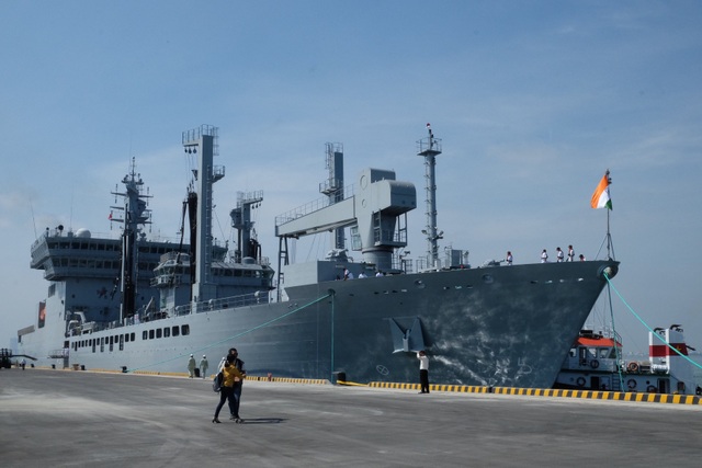 Tàu khu trục Hải quân Ấn Độ đến thăm Đà Nẵng - 4