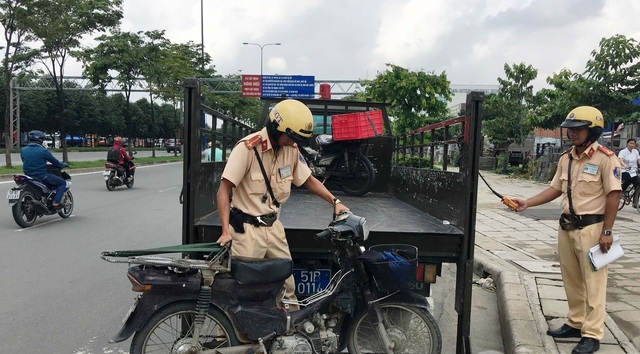 Điều tra vụ mất 3 xe máy của người vi phạm tại Đội CSGT Cát Lái - 1 Công an quận 2, TPHCM đã vào cuộc điều tra làm rõ vụ trộm 3 xe máy xảy ra tại Đội CSGT Cát Lái.