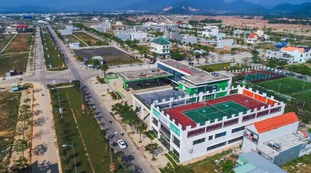 Đà Nẵng nhìn từ Tây Bắc - 1 Golden Hills là khu đô thị lớn nhất Tây Bắc Đà Nẵng, nơi đang là tâm điểm phát triển của TP với hàng loạt các dự án trọng điểm.