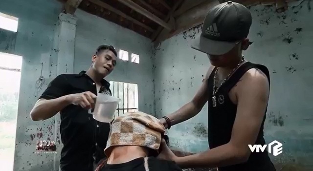 Ê-kíp “Người phán xử” tiền truyện nói gì khi bị chê lạm dụng bạo lực, chửi thề? - 1 Ê-kíp “Người phán xử” tiền truyện nói gì khi bị chê lạm dụng bạo lực, chửi thề? - 1