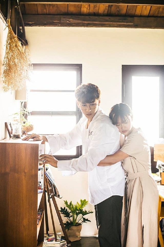 Nữ sinh trường Báo vào vai “bạn gái” ngọt ngào trong MV mới của Isaac - 2 Nữ sinh trường Báo vào vai “bạn gái” ngọt ngào trong MV mới của Isaac - 2