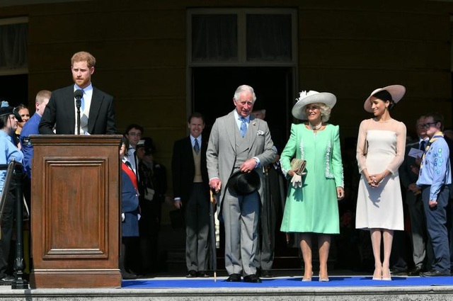 Công nương Anh Meghan lần đầu dự sự kiện sau đám cưới cổ tích - 6 Bộ váy của Công nương Meghan là sản phẩm của thương hiệu Goat còn chiếc mũ là của thương hiệu Philip Treacy. (Ảnh: Reuters)