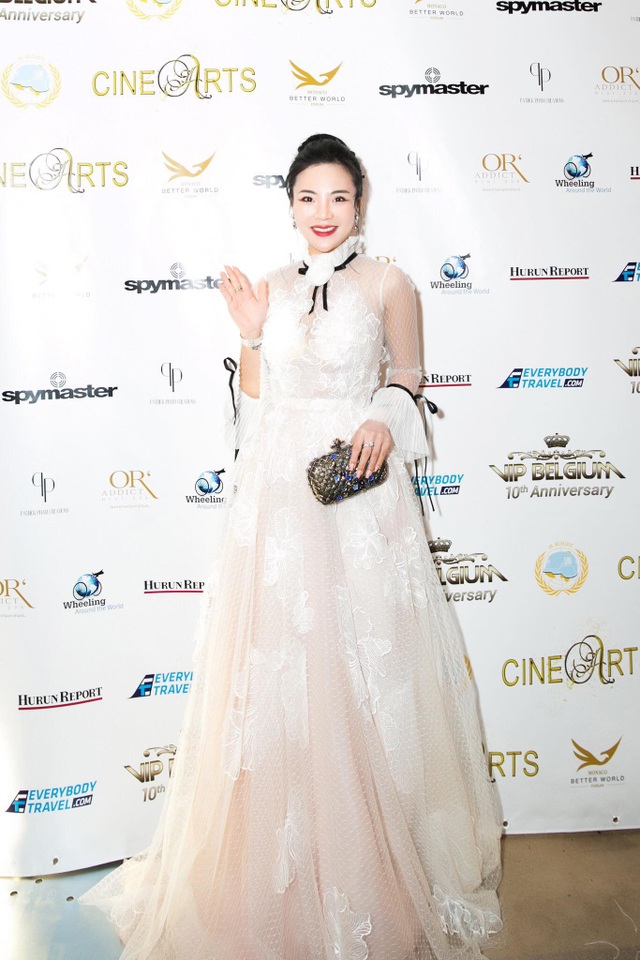 Trong đêm Gala, Fashionista Stella Chang diện đầm công chúa lộng lẫy và sang trọng