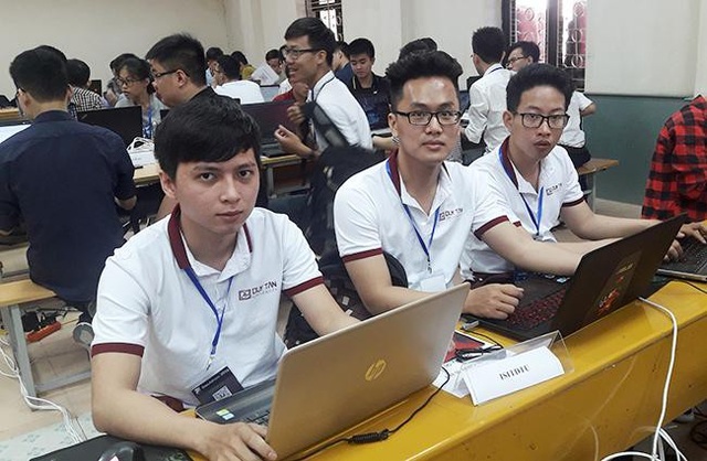 Sinh viên Duy Tân đạt giải cao tại cuộc thi An toàn Thông tin - VNPT Secathon 2018 - 1
Đội tuyển ISITDTU đến từ ĐH Duy Tân trong ngày thi.