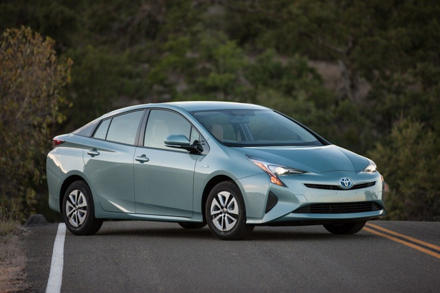 Toyota tin vào tương lai của xe hybrid truyền thống hơn là xe chạy điện - 1