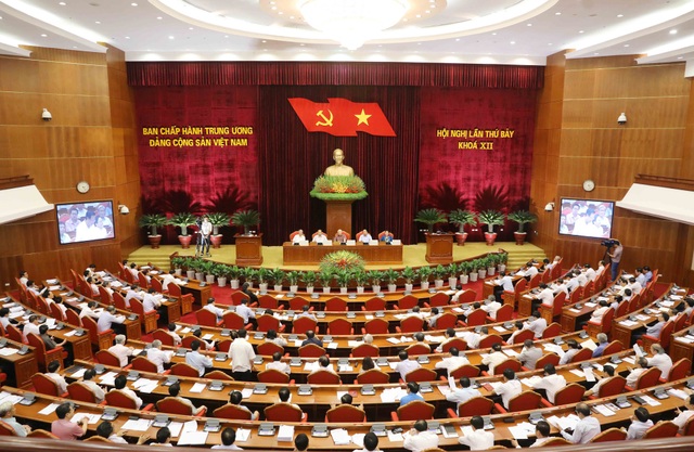 Doanh nghiệp được quyết định thang, bảng lương và định mức lao động - 1
Hội nghị Trung ương 7, Khoá XII (Ảnh: P.H)