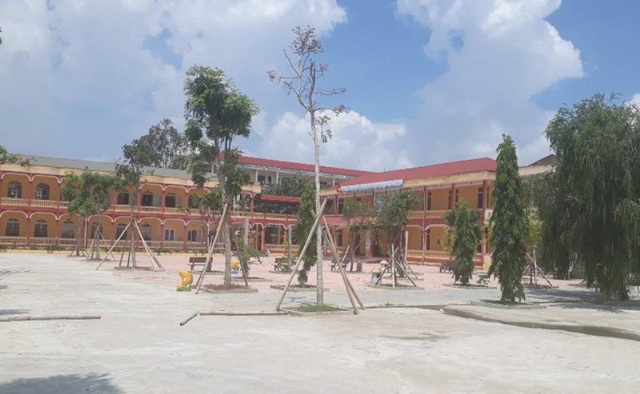 Thanh Hóa: Tỉnh chỉ đạo kiểm tra, xử lý trường học đề ra “một rừng” khoản thu - 2 Trường Tiểu học Quảng Hưng đề ra hàng loạt các khoản thu trong năm học 2017 - 2018