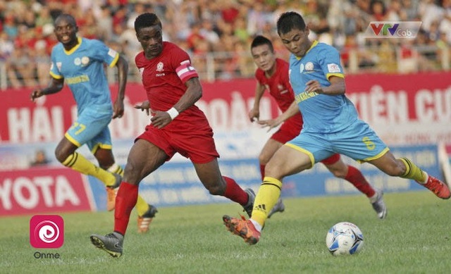 Vòng 9 V-League 1: Xem đại chiến trên Onme - 5 Hải Phòng - Sanna Khánh Hòa BVN cũng sẽ là trận đấu thu hút sự quan tâm của giới hâm mộ. Ở thời điểm hiện tại, Sanna Khánh Hòa đang có phong độ ổn định hơn Hải Phòng khi đứng ở vị trí thứ 4 trên BXH, cộng với tính cách “ngổ ngáo” của mình cho thấy họ không ngán bất cứ đối thủ nào dù phải thi đấu tại “chảo lửa” Lạch Tray.
