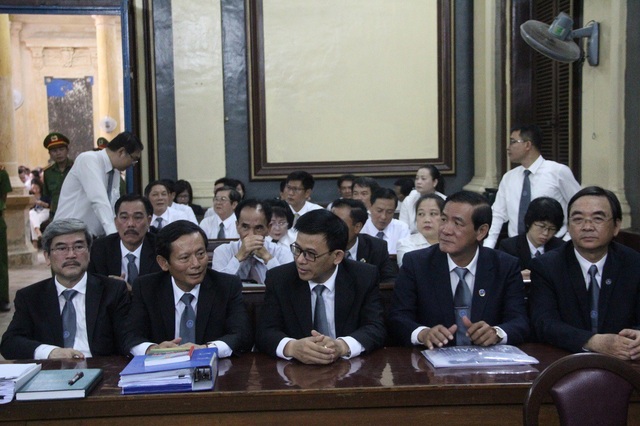Xuất hiện lời khai “sinh đôi” trong vụ án Hứa Thị Phấn - 1 Các luật sư tại phiên tòa