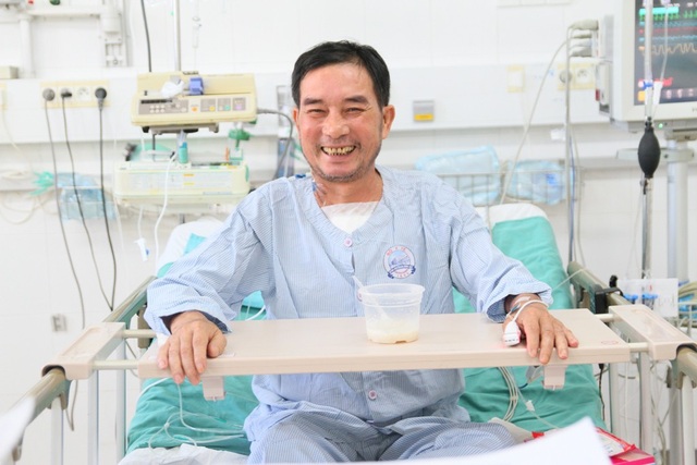 Bệnh nhân Huế mang trái tim Hà Nội: Nguyện làm con của gia đình người hiến tặng - 4
Ông Tuấn tái sinh thành một con người mới - khỏe mạnh