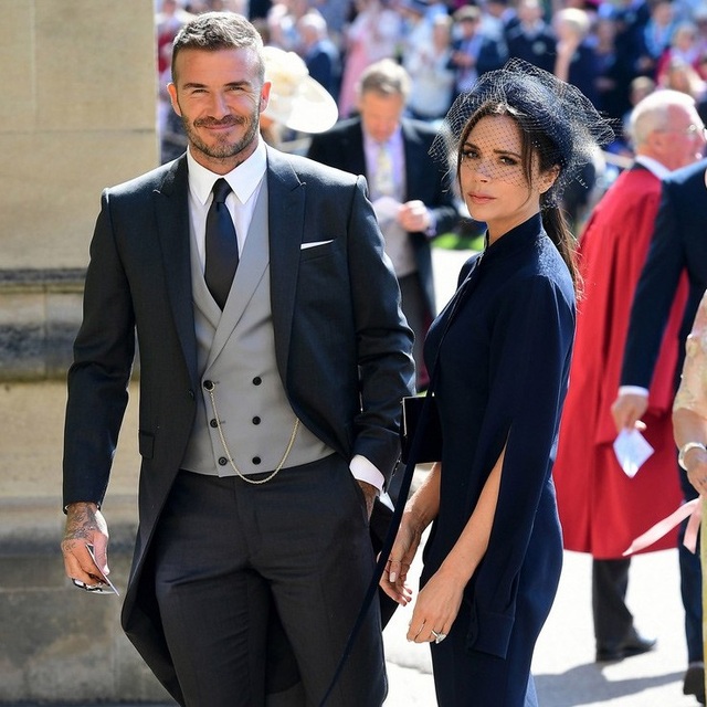 Tại sao Victoria Beckham mang khuôn mặt “đau khổ” đến đám cưới hoàng gia? - 4
Victoria tuyệt đối không mỉm cười trong bất kỳ khuôn hình nào.