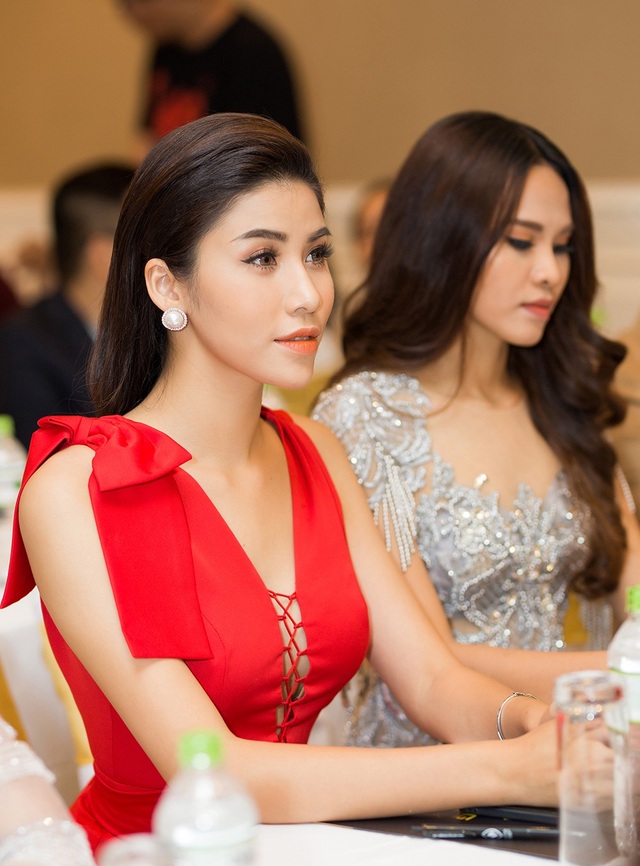 Phạm Hương, Mâu Thủy và dàn người đẹp gợi cảm đọ sắc - 13 Á hậu biển Ngọc Huyền gây chú ý với chiếc váy đỏ khoe khéo vòng 1 gợi cảm