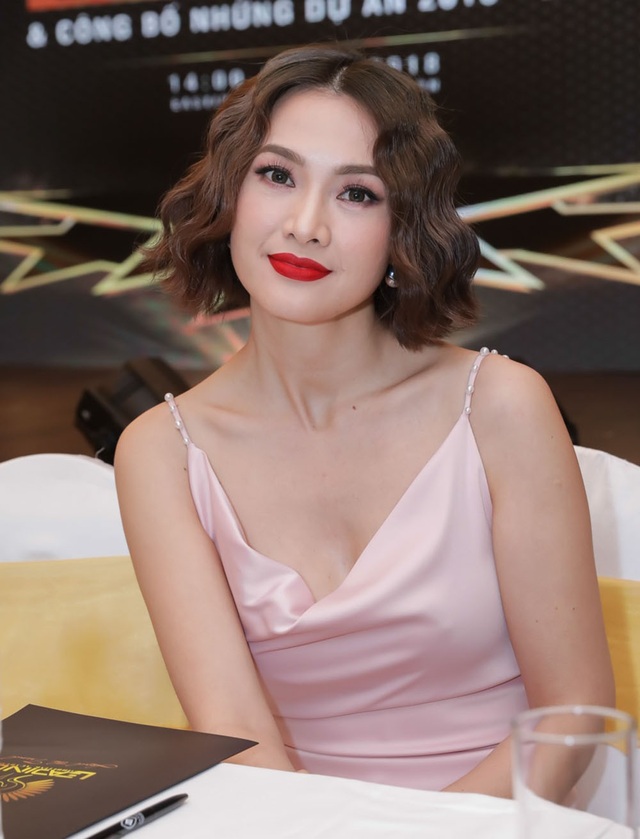 Phạm Hương, Mâu Thủy và dàn người đẹp gợi cảm đọ sắc - 15 Người đẹp Anh Thư ngày trẻ trung và quyến rũ