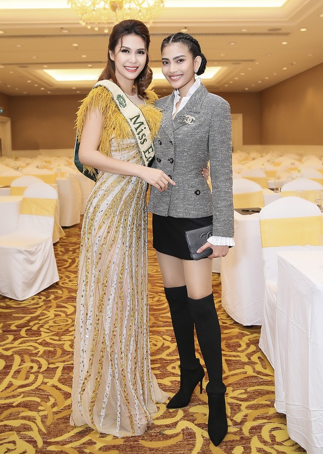 Phạm Hương, Mâu Thủy và dàn người đẹp gợi cảm đọ sắc - 5 Trương Thị May đọ dáng cùng Hoa hậu Trái đất 2015 với phong cách hoàn toàn khác biệt