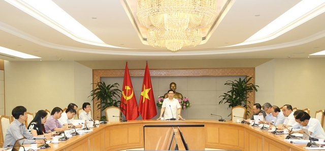 Phó Thủ tướng truy trách nhiệm 3 Bộ “om” tiền, giải ngân vốn kiểu... “rùa bò”! - 2 Lãnh đạo Chính phủ truy trách nhiệm của Bộ Y tế, GD&ĐT, VHTT&DL tại cuộc họp