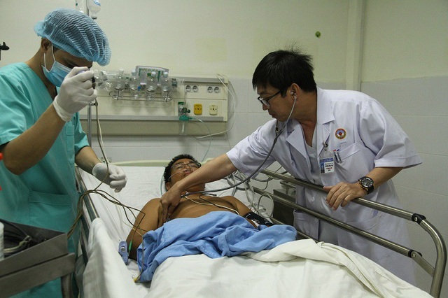Trực thăng xuyên đêm, cứu bệnh nhân nhồi máu cơ tim trên đảo Trường Sa - 2 Nhờ được hỗ trợ kịp thời, bệnh nhân đã qua được cơn nguy kịch