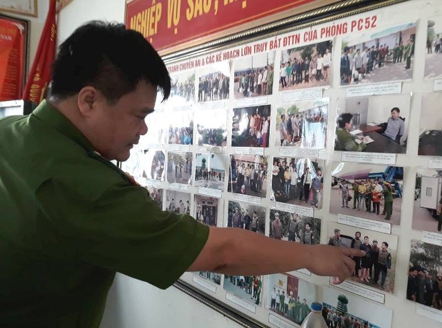Gặp Trung tá Lê Mạnh Hùng - khắc tinh của tội phạm trốn nã - 2 Dù có tới 8 năm với công việc bắt tội phạm trốn nã nhưng Trung tá Hùng nhớ như in từng vụ án, từng tên tội phạm, năm sinh...