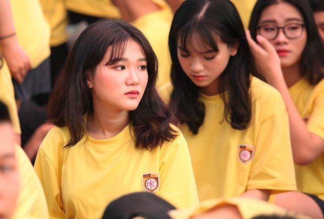 Những cô gái xinh xắn trong lễ bế giảng rợp sắc vàng trường Nguyễn Bỉnh Khiêm - 7 Rồi ngày mai mỗi người theo đuổi một ước mơ riêng