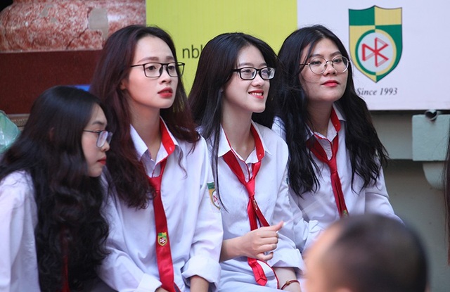 Những cô gái xinh xắn trong lễ bế giảng rợp sắc vàng trường Nguyễn Bỉnh Khiêm - 14