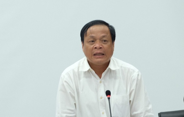 Con trai cựu Chủ tịch Đà Nẵng đi học nước ngoài theo “quy định mềm”! - 3
Ông Võ Ngọc Đồng - Giám đốc Sở Nội vụ TP Đà Nẵng: 93 người rút khỏi Đề án Nguồn nhân lực chất lượng cao so với hơn 1.000 người tham gia Đề án kể từ năm 2004 đến nay là một tỷ lệ không cao!