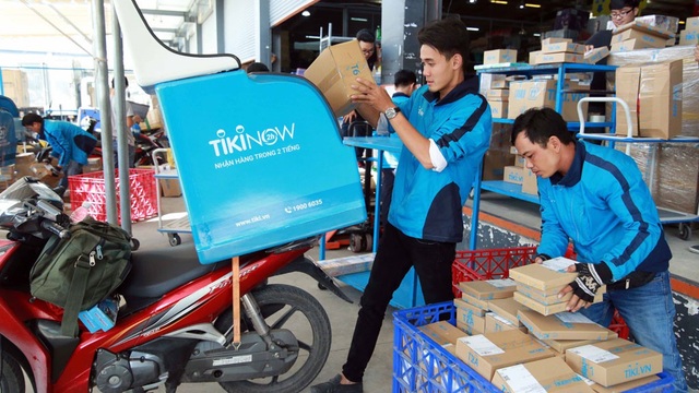 Thương mại điện tử Việt: Các đại gia đang “toan tính” gì? - 2
Dù tổng lượng hàng hoá tăng gấp 4 lần so với năm trước nhưng năm 2017, Tiki vẫn ghi nhận mức lỗ luỹ kế khoảng 282 tỷ đồng.