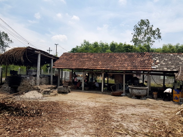 Giữ lửa cho lò đường thủ công cuối cùng - 1 Lò đường của ông Trần Đình Hai ở xã Phú Thọ, huyện Quế Sơn. Đây là lò đường thủ công cuối cùng trên địa bàn tỉnh Quảng Nam