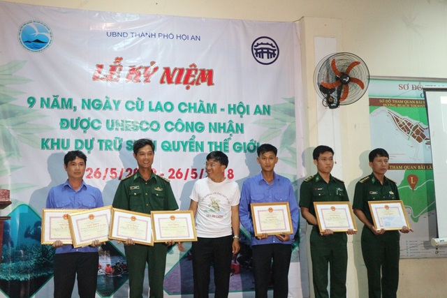 “Cù Lao Chàm là Khu dự trữ sinh quyển độc đáo, giá trị và đặc trưng nhất” - 5 Trao giấy khen cho các tổ chức, cá nhân đã có công trong việc góp phần bảo tồn loài rùa biển tại Cù Lao Chàm