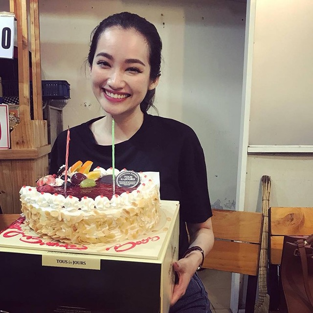 Linh Chi gọi Lâm Vinh Hải là chồng; Hoa hậu Lê Âu Ngân Anh khoe 3 vòng "bỏng mắt" - 12 Diễn viên - người mẫu Trúc Diễm hạnh phúc vì được bạn bè và ông xã tổ chức sinh nhật sớm.