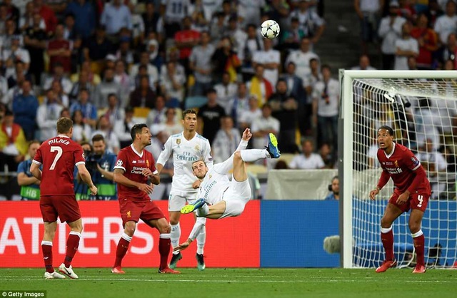 Những khoảnh khắc Real Madrid hạ gục Liverpool để vô địch Champions League - 33
Bale đã có khoảnh khắc xuất thần tại Kiev