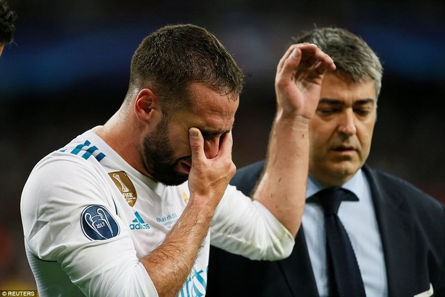 Những khoảnh khắc Real Madrid hạ gục Liverpool để vô địch Champions League - 16
Hậu vệ phải người Tây Ban Nha khóc khi phải rời sân