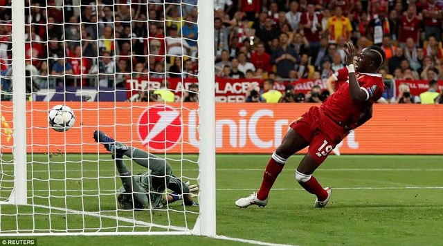Những khoảnh khắc Real Madrid hạ gục Liverpool để vô địch Champions League - 28
Phút 55, Mane gỡ hòa cho Liverpool sau pha dứt điểm nối chính xác