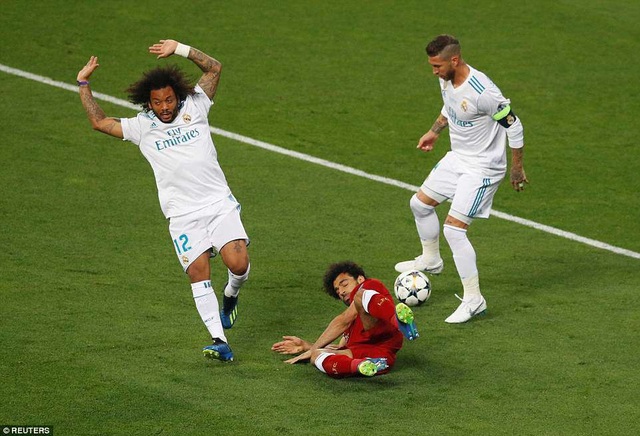 Những khoảnh khắc Real Madrid hạ gục Liverpool để vô địch Champions League - 9
Salah chơi đầy năng nổ ở những phút đầu trận