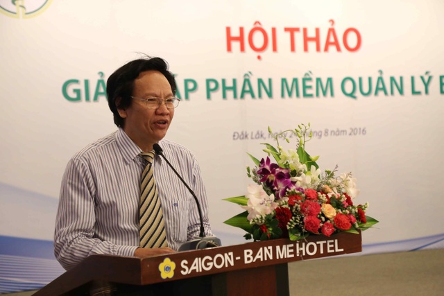 Bác sĩ đạt giải thưởng công nghệ ứng dụng trong y tế - 1 BS Long trong hội thảo giới thiệu về phần mềm những ngày đầu đi vào nghiên cứu.