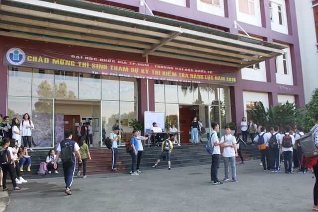 Hơn 6.200 thí sinh dự kỳ thi kiểm tra năng lực vào trường ĐH Quốc tế - 1 Kỳ thi kiểm tra năng lực vào trường ĐH Quốc tế (ĐH Quốc gia TPHCM) có tới hơn 6000 thí sinh dự thi (ảnh B. Hạnh)