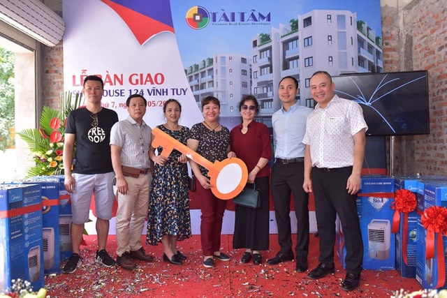 Shophouse 124 Vĩnh Tuy – bàn giao những tổ ấm đầu tiên - 2 6 khách hàng đầu tiên nhận bàn giao căn nhà phố thương mại tại dự án Shophouse 124 Vĩnh Tuy