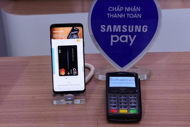 Samsung Pay mở rộng hợp tác với ngân hàng: Lợi nhất là người dùng - 2 Tính đến nay , đã có 15 ngân hàng và 3 Tổ chức chuyển mạch thẻ tham gia vào mạng lưới thanh toán di động Samsung Pay, chiếm 75% thị trường thẻ thanh toán nội địa