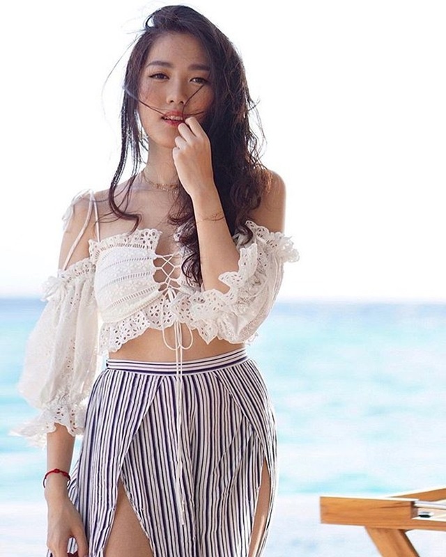2 cháu gái sexy của tài tử "Thiên long bát bộ" - 15
Trên trang cá nhân, cô chia sẻ nhiều địa điểm du lịch mà mình đặt chân tới.