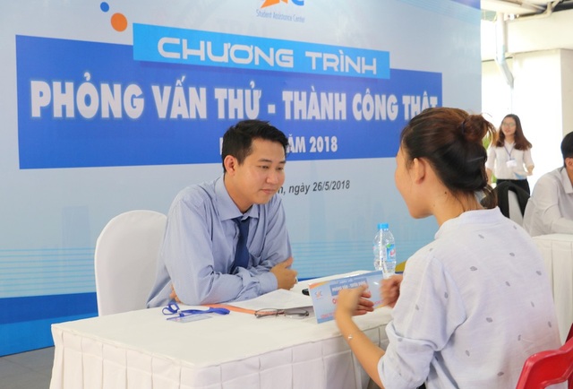 Nhiều trường đại học mở “sàn việc làm” miễn phí cho sinh viên - 1 Sinh viên năm cuối tại TPHCM được doanh nghiệp phỏng vấn trong chương trình Phỏng vấn thử - thành công thật