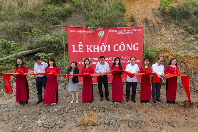 Học sinh Hà Nội góp tiền xây cầu tặng học sinh vùng khó - 1
Cắt băng khởi công xây dựng cây cầu từ thiện Ngôi sao Hà Nội