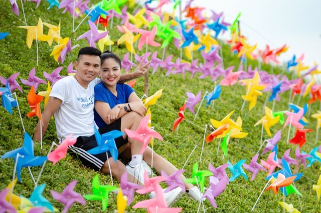 "Sốt" với nhan sắc xinh đẹp 3 cô con gái tuổi cập kê của ca sĩ Tú Dưa - 12
Vợ chồng Anh Tú- Lam Trang